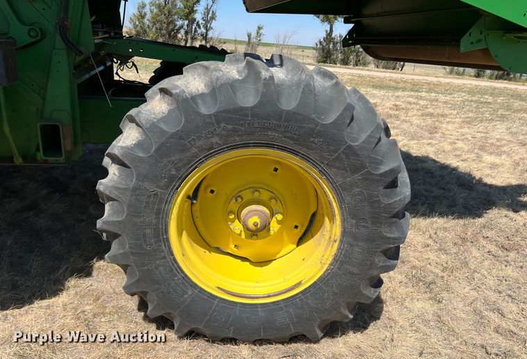 image for item DS8379 1997 John Deere 9600  combine