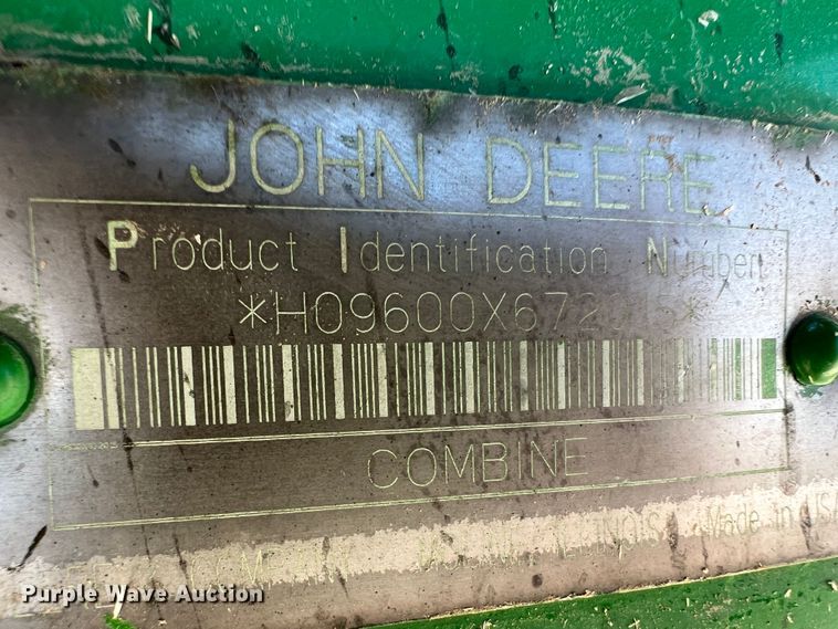 image for item DS8379 1997 John Deere 9600  combine