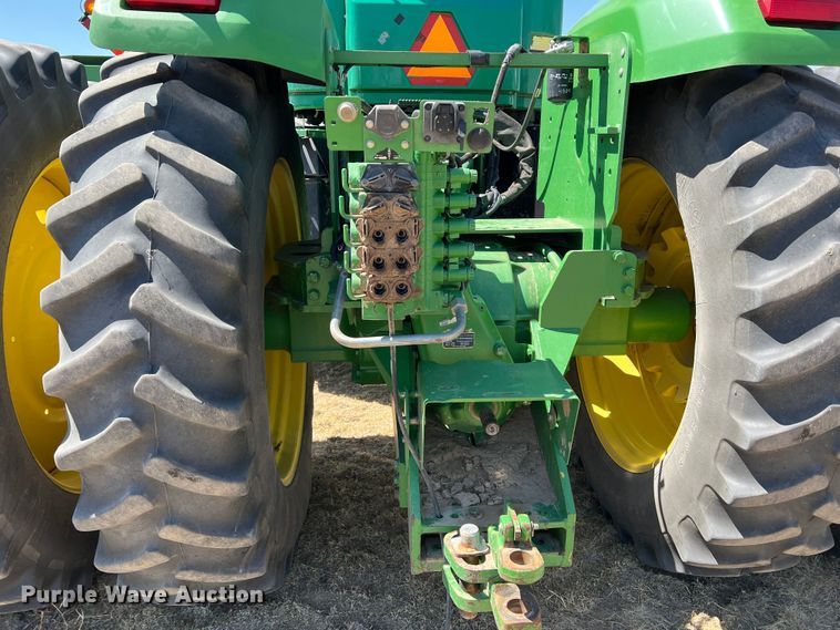 image for item DS8380 2002 John Deere 9220  4WD tractor