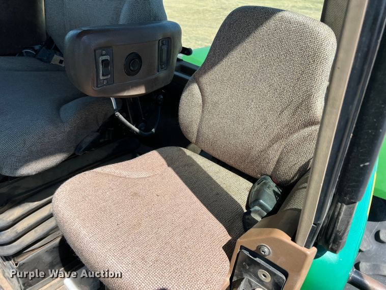 image for item DS8380 2002 John Deere 9220  4WD tractor