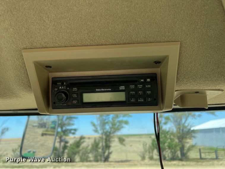 image for item DS8380 2002 John Deere 9220  4WD tractor