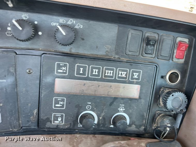 image for item DS8380 2002 John Deere 9220  4WD tractor