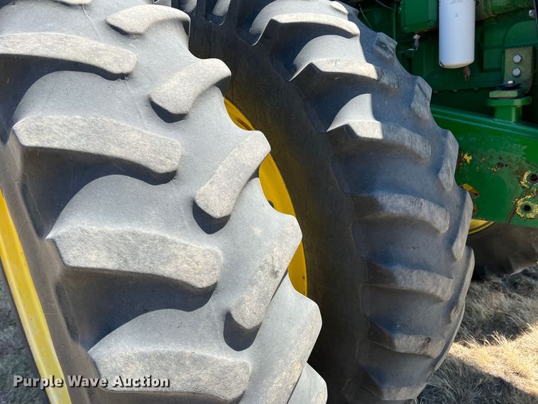 image for item DS8380 2002 John Deere 9220  4WD tractor