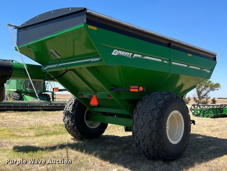 image for item DS8381 Brent 1082  grain cart