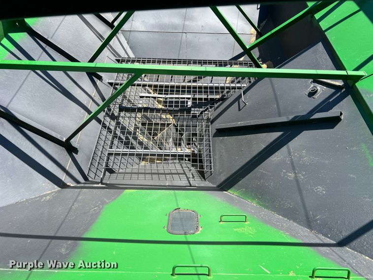 image for item DS8381 Brent 1082  grain cart