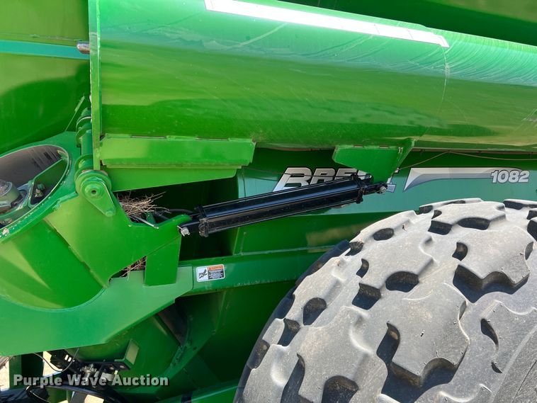 image for item DS8381 Brent 1082  grain cart