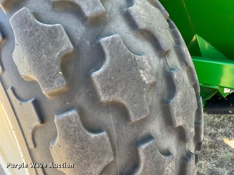 image for item DS8381 Brent 1082  grain cart