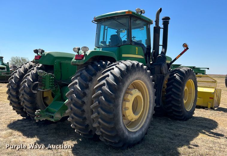 image for item DS8382 2004 John Deere 9220  4WD tractor