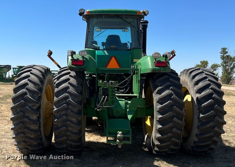 image for item DS8382 2004 John Deere 9220  4WD tractor