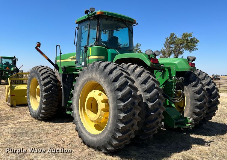 image for item DS8382 2004 John Deere 9220  4WD tractor