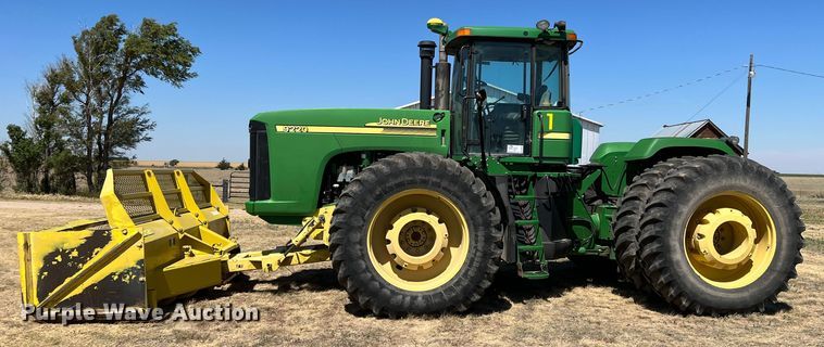 image for item DS8382 2004 John Deere 9220  4WD tractor