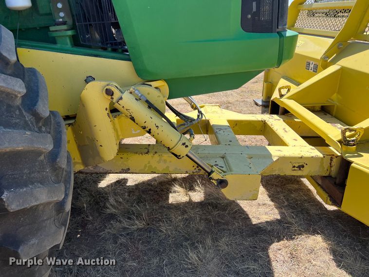 image for item DS8382 2004 John Deere 9220  4WD tractor