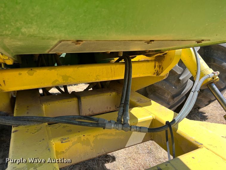 image for item DS8382 2004 John Deere 9220  4WD tractor