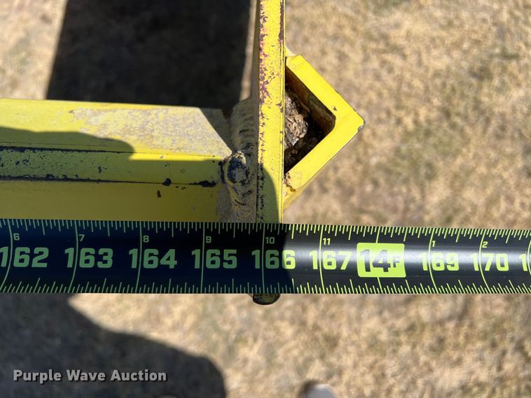 image for item DS8382 2004 John Deere 9220  4WD tractor