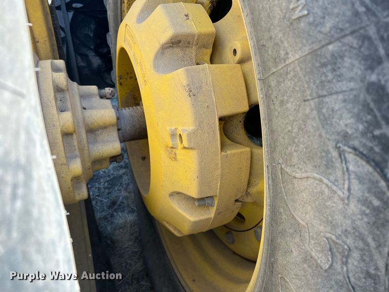 image for item DS8382 2004 John Deere 9220  4WD tractor