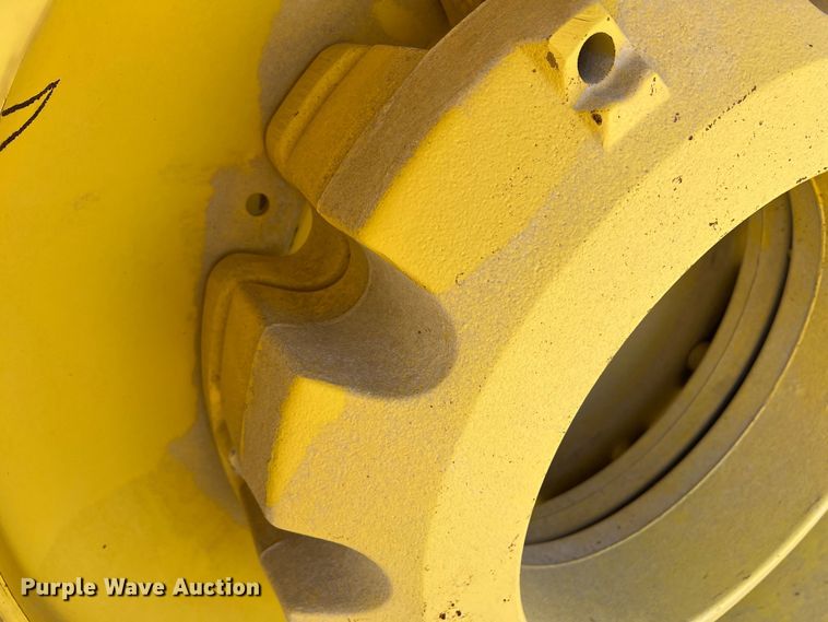 image for item DS8382 2004 John Deere 9220  4WD tractor