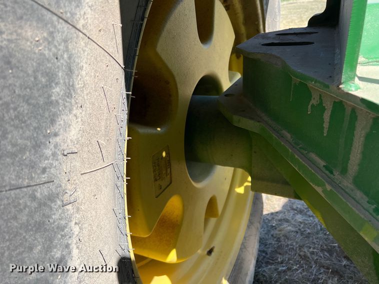 image for item DS8382 2004 John Deere 9220  4WD tractor