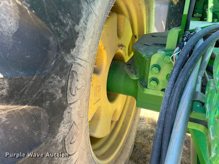 image for item DS8382 2004 John Deere 9220  4WD tractor