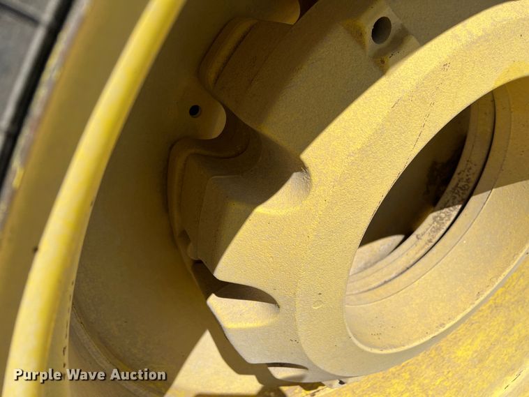 image for item DS8382 2004 John Deere 9220  4WD tractor