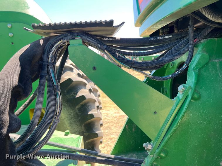 image for item DS8382 2004 John Deere 9220  4WD tractor