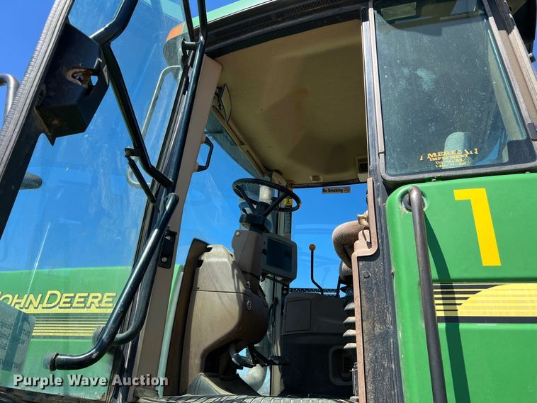 image for item DS8382 2004 John Deere 9220  4WD tractor