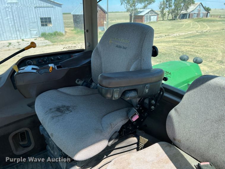 image for item DS8382 2004 John Deere 9220  4WD tractor