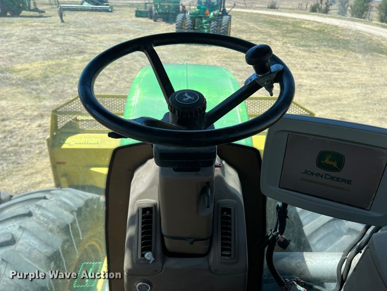 image for item DS8382 2004 John Deere 9220  4WD tractor