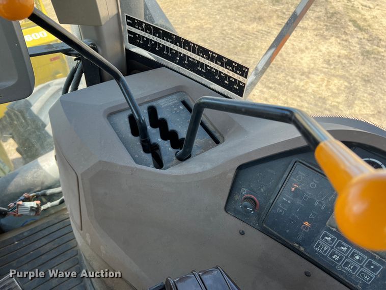 image for item DS8382 2004 John Deere 9220  4WD tractor