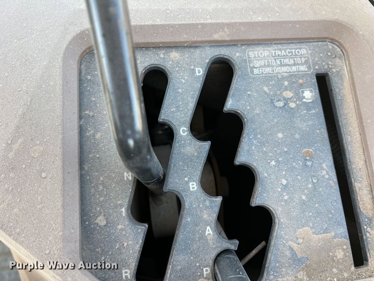 image for item DS8382 2004 John Deere 9220  4WD tractor