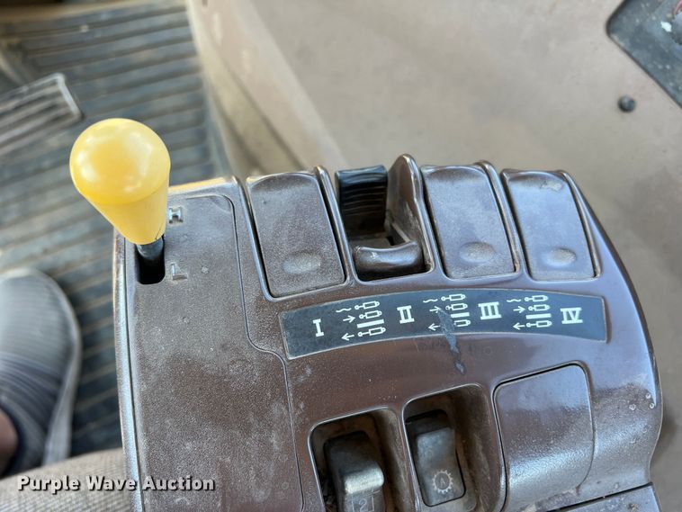 image for item DS8382 2004 John Deere 9220  4WD tractor