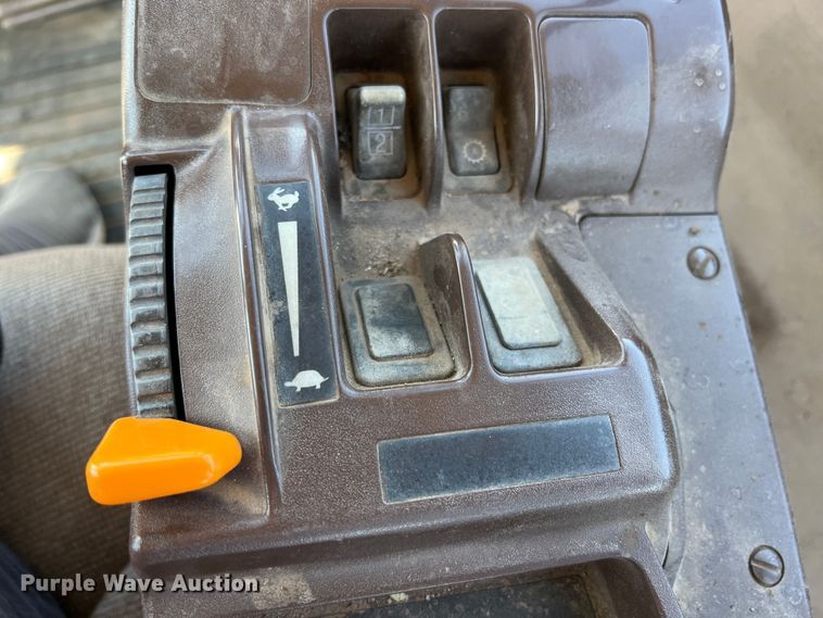 image for item DS8382 2004 John Deere 9220  4WD tractor