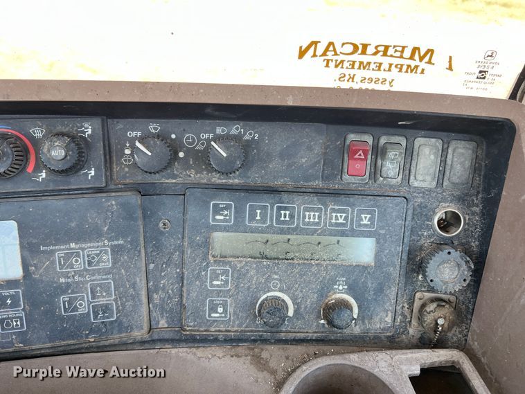 image for item DS8382 2004 John Deere 9220  4WD tractor