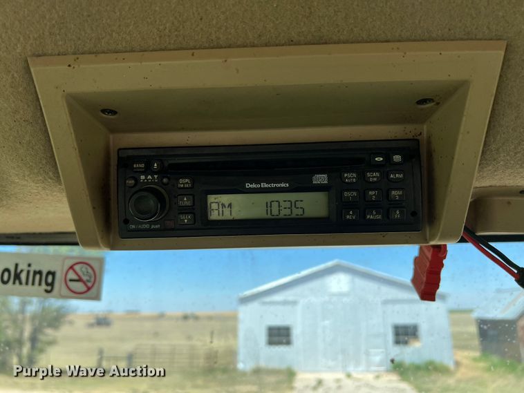 image for item DS8382 2004 John Deere 9220  4WD tractor