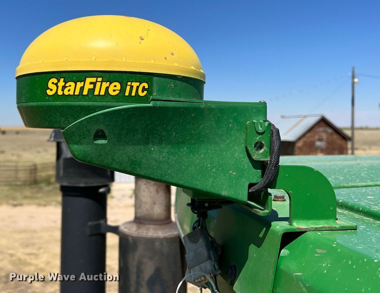 image for item DS8382 2004 John Deere 9220  4WD tractor