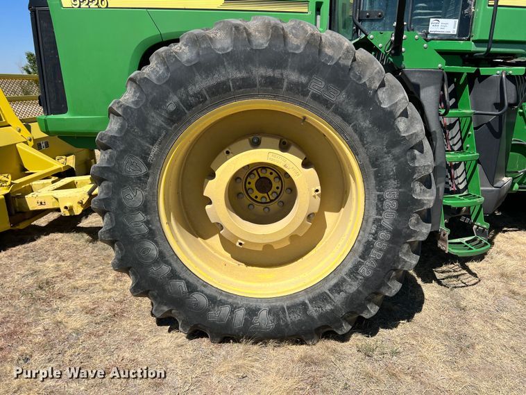 image for item DS8382 2004 John Deere 9220  4WD tractor