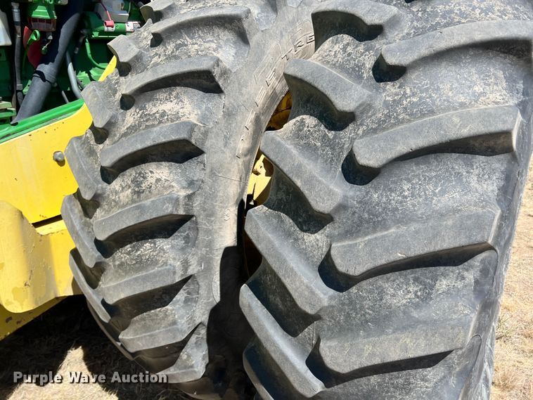 image for item DS8382 2004 John Deere 9220  4WD tractor