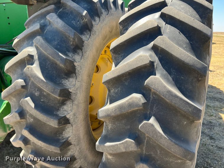 image for item DS8382 2004 John Deere 9220  4WD tractor