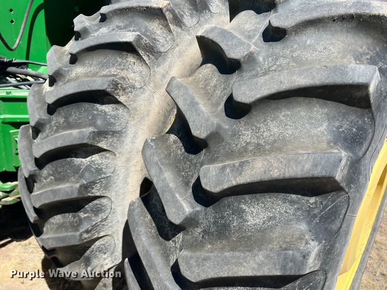 image for item DS8382 2004 John Deere 9220  4WD tractor