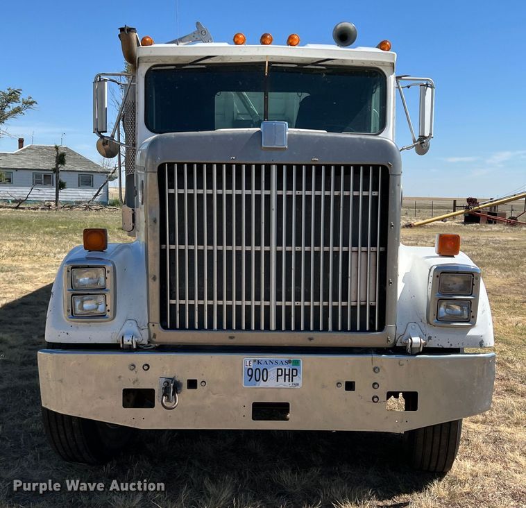 image for item DS8387 1987 International 9370  grain truck