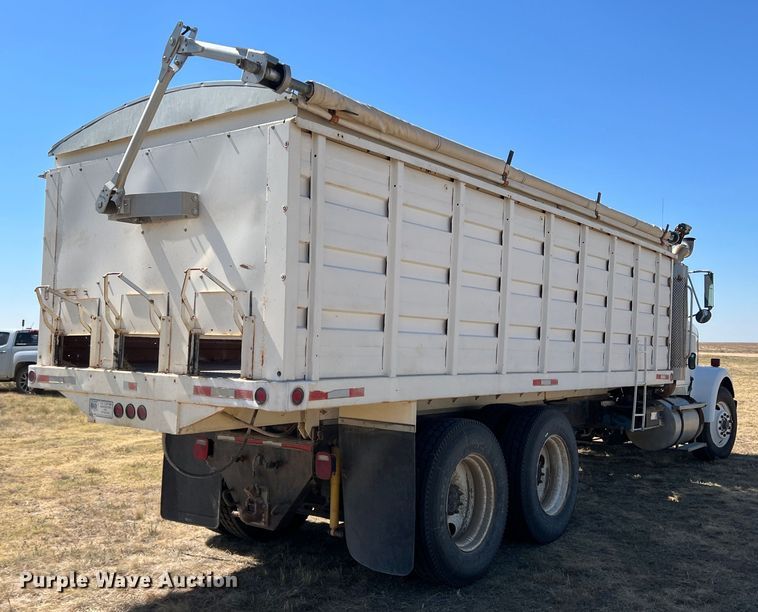 image for item DS8387 1987 International 9370  grain truck