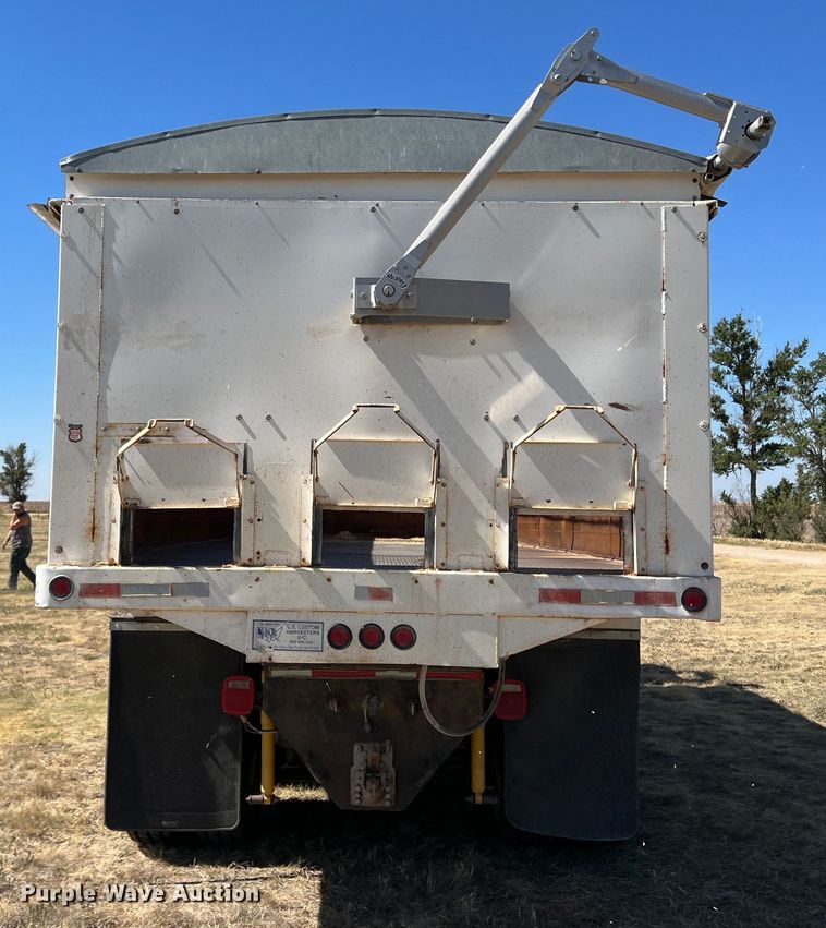 image for item DS8387 1987 International 9370  grain truck