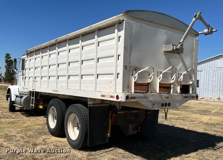 image for item DS8387 1987 International 9370  grain truck