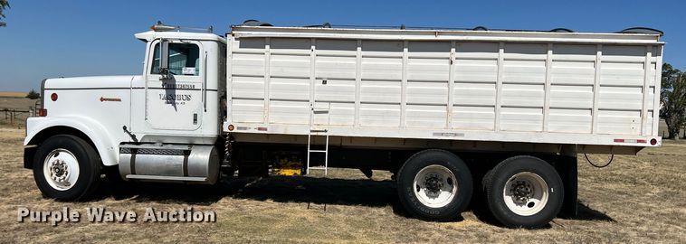 image for item DS8387 1987 International 9370  grain truck