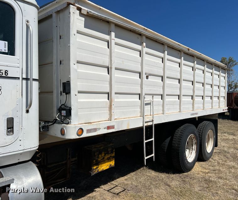 image for item DS8387 1987 International 9370  grain truck