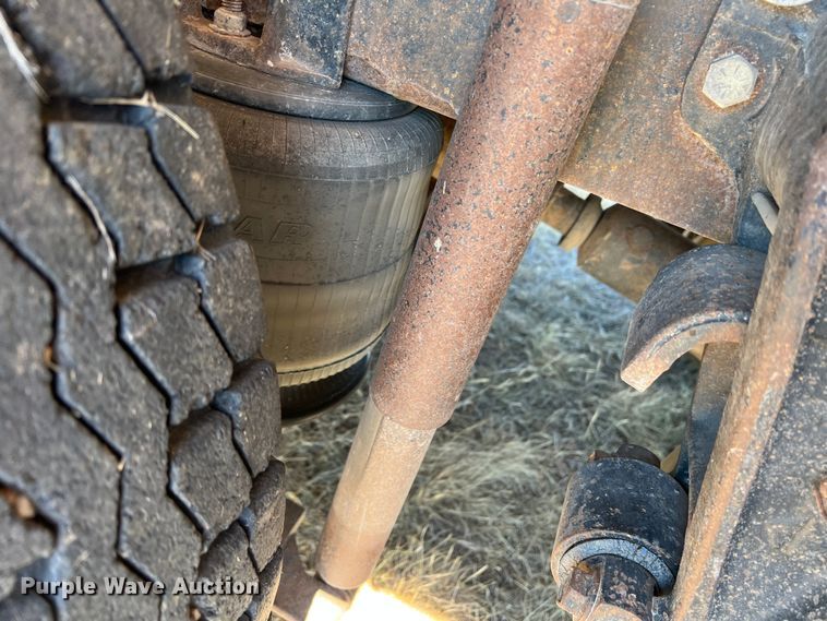 image for item DS8387 1987 International 9370  grain truck