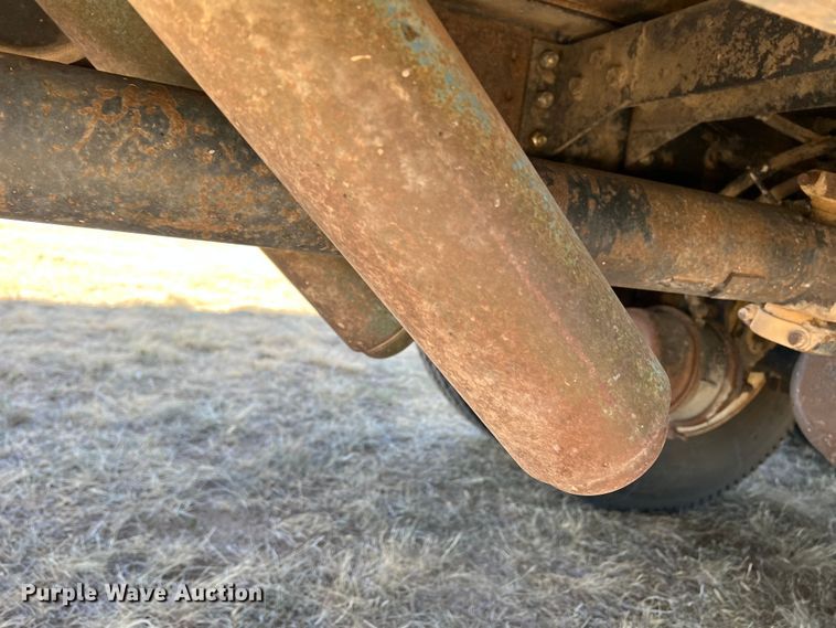 image for item DS8387 1987 International 9370  grain truck