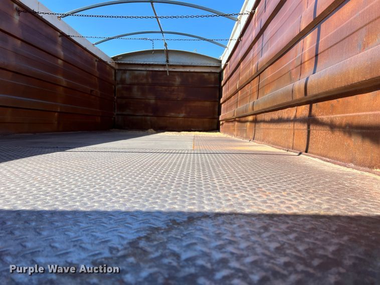 image for item DS8387 1987 International 9370  grain truck