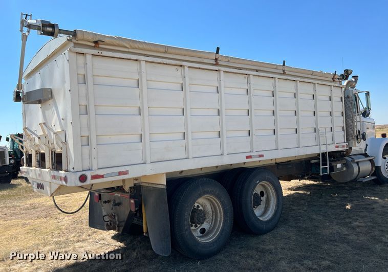 image for item DS8387 1987 International 9370  grain truck