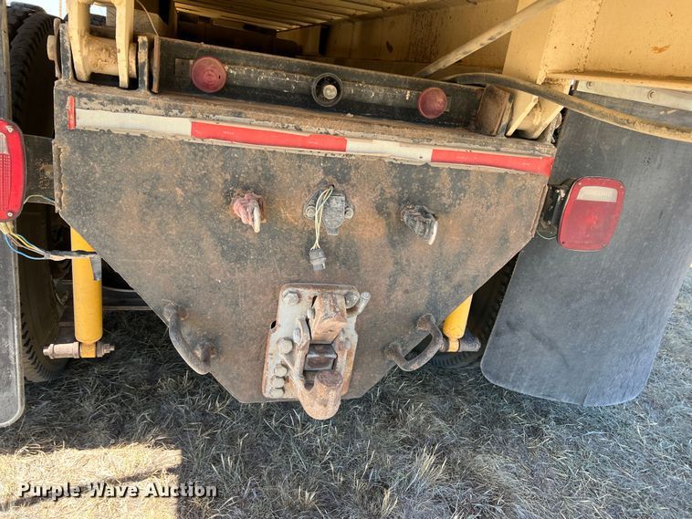 image for item DS8387 1987 International 9370  grain truck