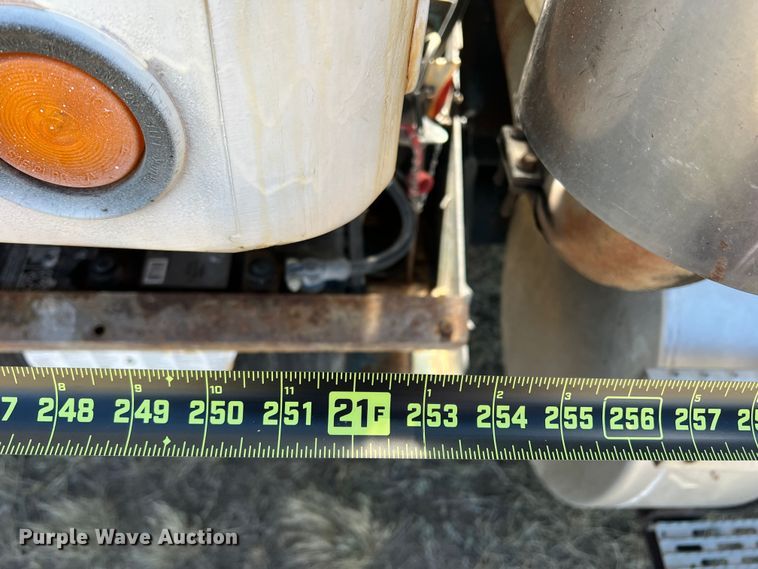 image for item DS8387 1987 International 9370  grain truck